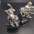 鉴赏由皇家银匠:John Samuel Hunt雕塑制作的半人马与天使精美书...