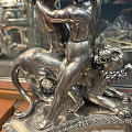 1825年英国王室御用银匠Robert Garrad制作的纯银双天使大果盘。...