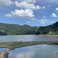 没带泳衣，上游水清澄却细小至断流、没得玩水