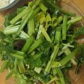 再给坛友推荐一道超级清爽的茶树菇拌芹菜