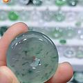 这个30.9/6.2的糯冰飘花扣子，八千多是不是有性价比？