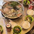 到小区门口附近的餐厅吃个饭，你们擦防晒霜吗？烈日炎炎~~