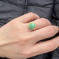 之前出闲置没出成的绿松戒指，今天拿出来戴，感觉还是挺香