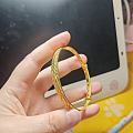 今天老妈把她的金镯子给我了