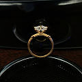 感谢坛里姐妹种草，感谢校长家的效率，年前收到了新戒指～好看！开心！