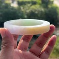 宝子们帮忙看看这个三色翡翠小镯镯咋呀啊？