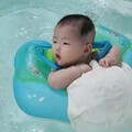 小宝宝游泳真是太可爱了