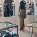 守店比守寡都难！