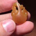 黄沁籽料挂件，黄沁皮，油性好，色泽古朴。