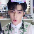 郭雨昂似乎更喜欢佩戴和田玉，初看像危料，仔细看原来是碧玉