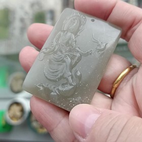 260元出和田玉雪花绵观音牌