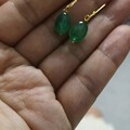 温婉类型的祖母绿，不像刻面珠光宝气，但是非常内敛含蓄，戴耳朵上同样吸引眼球