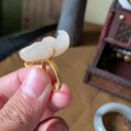 18k金镶嵌和田玉藕粉色莲花戒指