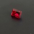 一颗红到极致的尖晶