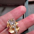 2克拉雷迪恩培育钻戒指。中古拉丝老钱风。