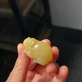 和田玉俄巴沙糖玉招财貔貅吊坠把件