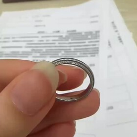 铂金碎钻戒指