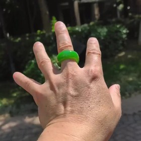 ➗和田玉碧玉苹果绿宽版戒圈戒指