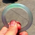 阳光下多么美艳动人！