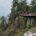 恐高的我爬上了老君山。谢谢队友一路相随。山上山下温差太大（25℃-6℃）。带...