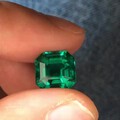 你们买过一万美金克拉价的祖母绿吗？