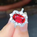 漂亮的三克拉红宝戒指