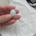 请大家帮忙看看这个蛋面如何？背面是瑕疵吗？感谢！