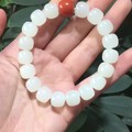一粒南红点缀，别有情致